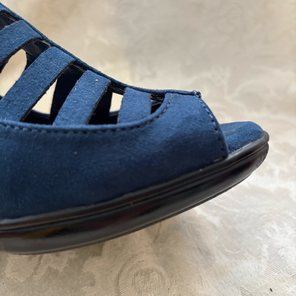 NWOT Croft & Barrow Shay Ortholite Navy Blue Caged Heels, Size 9.5 - Picture 7 of 15